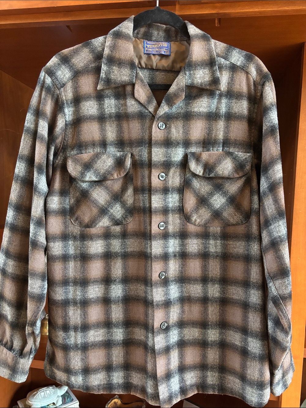 Vintage Pendleton 100% Virgin Wool Long Sleeve Button Down 2 Pocket Medium Plaid